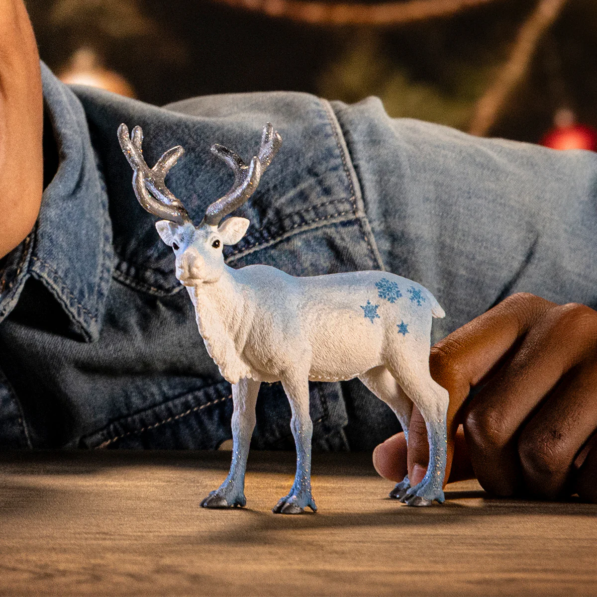Limited-Edition schleich® Holiday Reindeer 2024 - Image 3