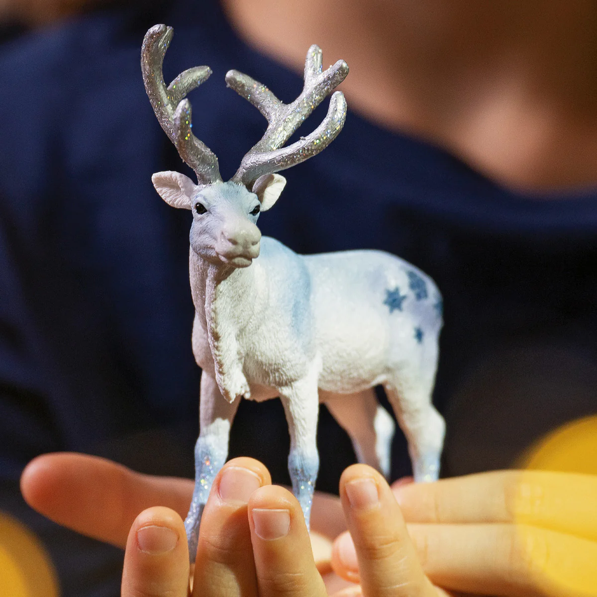 Limited-Edition schleich® Holiday Reindeer 2024 - Image 4