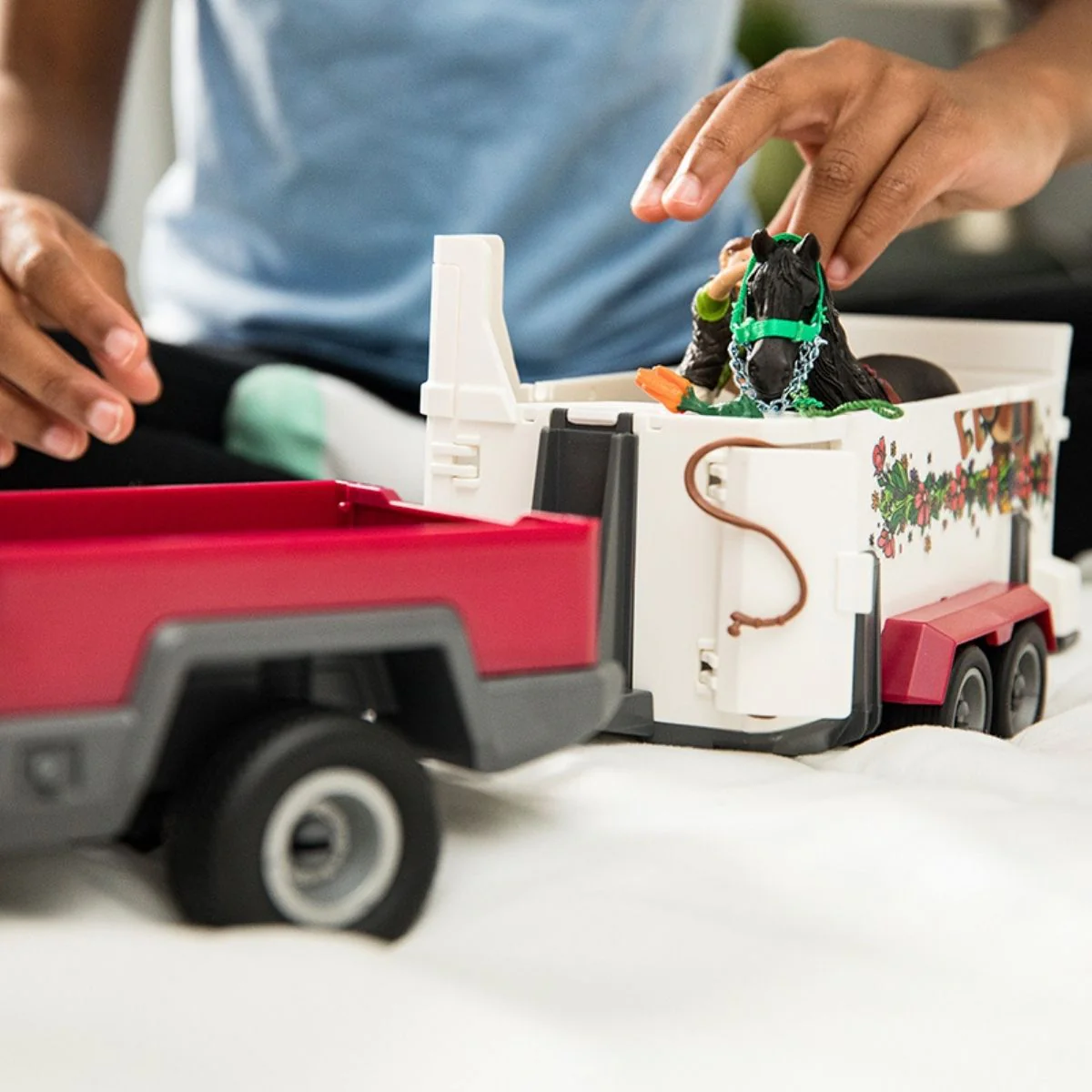 Pick up with horse box - Image 8